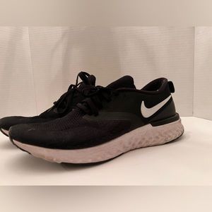 Nike men’s Odyssey Flyknit Running Shoes